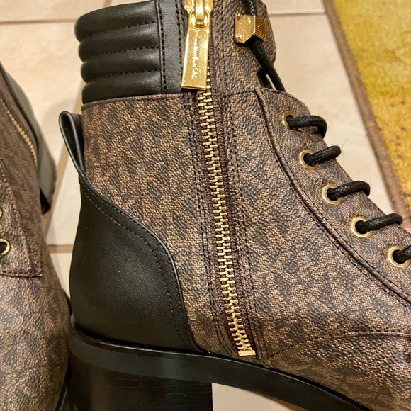 New-Michael Kors Laced up combat boots - Picture 3 of 6